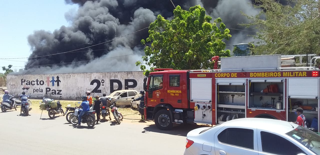 Incêndio atinge delegacia em Timon e queima mais de 30 veículos