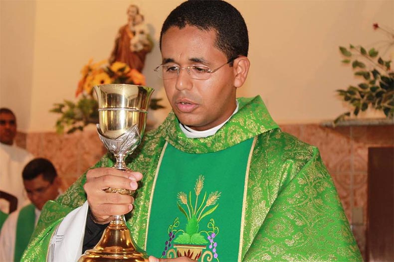 Padre Alcindo Saraiva Martins da Diocese de Campo Maior. (Foto: Reprodução/ Redes Sociais).
