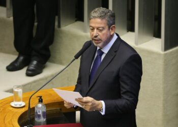 Presidente da Câmara dos Deputados, Arthur Lira (PP-AL). - Foto:   Fabio Rodrigues Pozzebom/Agência Brasil
Política