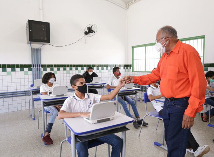 Foi inaugurada a Sala Virtual, instalada na Escola Municipal Olímpio Castro de Oliveira. O espaço é equipado com tablets. Foto: Rômulo Piauilino