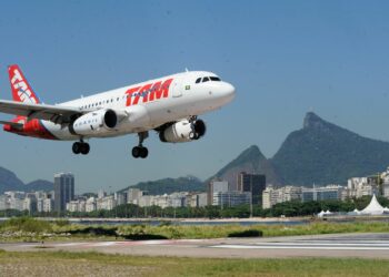 Rio de Janeiro - Pouso e decolagem no aeroporto Santos Dumont. Foto: Arquivo/Tânia Rego/Agência Brasil