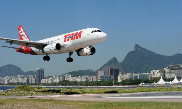 Rio de Janeiro - Pouso e decolagem no aeroporto Santos Dumont. Foto: Arquivo/Tânia Rego/Agência Brasil