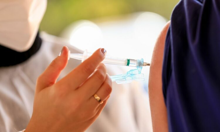 Aplicação da vacina contra coronavírus.(Foto: Reprodução/Agência Brasil)