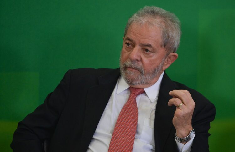 Brasília - O novo ministro da Casa Civil, Luiz Inácio Lula da Silva, durante cerimônia de posse (José Cruz/Agência Brasil)