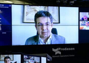 Randolfe Rodrigues é o líder da Rede Sustentabilidade, que acionou o Supremo pela vacinação infantil - Foto: Pedro França/Agência Senado