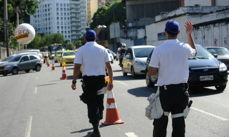 Agentes de trânsito. (Foto Reprodução/Agência Brasil)