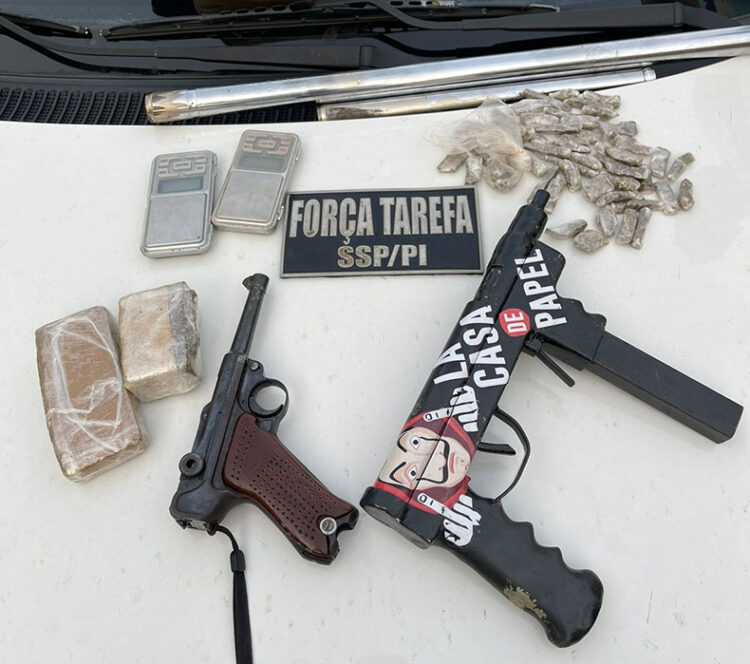 Material encontrado pelos policiais. (Foto: Reprodução/Cidade Verde)