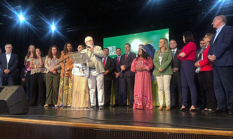 Presidente eleito Luiz Inácio Lula da Silva faz pronunciamento em Brasília