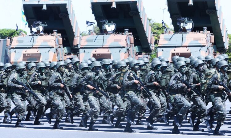 Brasília - O presidente Michel Temer participa da cerimônia comemorativa ao Dia do Exército, no Quartel-General do Exército (Antonio Cruz/ Agência Brasil)