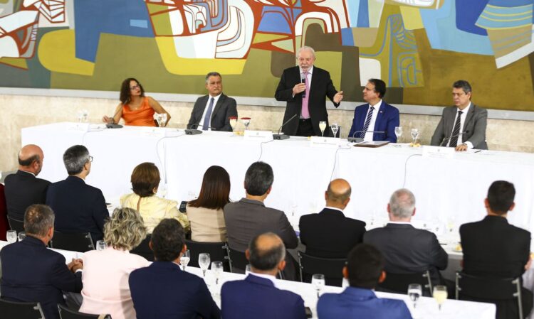 O presidente Luiz Inácio Lula da Silva participa de reunião com reitores das universidades federais do país e dos institutos federais de ensino, no Palácio do Planalto.