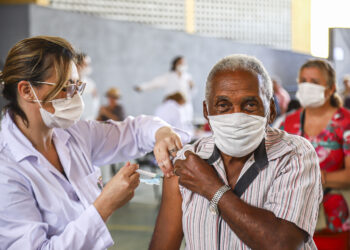 Vacina contra gripe.  (Foto: Reprodução/Prefeitura Municipal de Curitiba)