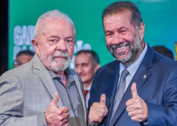 Presidente Lula à esquerda e Carlos Lupi. (Foto Reprodução/ Seu dinheiro)