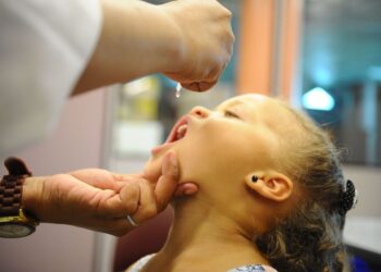 Aplicação da vacina pólio.(Foto: Reprodução/Agência Brasil)