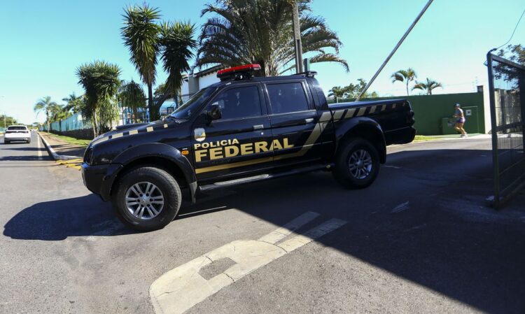 Polícia Federal faz busca e apreensão na casa do ex-presidente Jair Bolsonaro. (Foto: Reprodução/Agência Brasil)