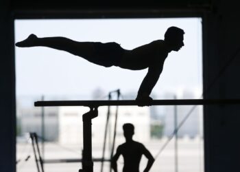 Atletas da seleção brasileira de ginástica artística, categorias adulto e juvenil, treinam no Centro de Treinamento do Time Brasil, no Parque Olímpico.