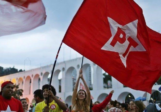 Bandeira do PT. Foto: Pilar Olivares/REUTERS