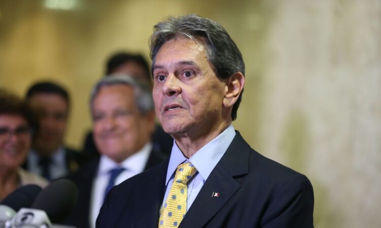 Brasília - Presidente Nacional do Partido Trabalhista Brasileiro (PTB), Roberto Jefferson, fala à imprensa após reunião com o presidente Michel Temer, no Palácio do Planalto (Valter Campanato/Agência Brasil)