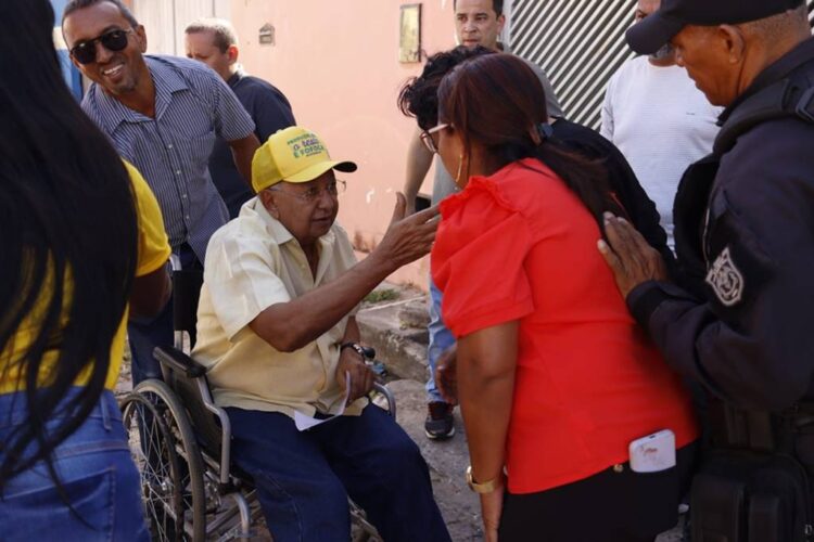 Doutor Pessoa participa de Ação Social para os moradores do bairro Afonso Gil (Foto: Reprodução)