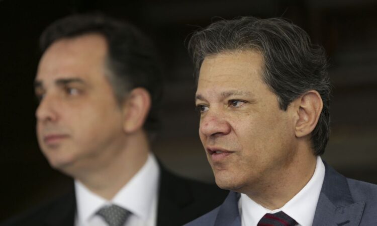 Brasília (DF), 11/07/2023 - O presidente do Senado, Rodrigo Pacheco, e o ministro da Fazenda, Fernando Haddad, durante coletiva após reunião para tratar da tramitação da reforma tributária no Senado. Foto: Marcelo Camargo/Agência Brasil