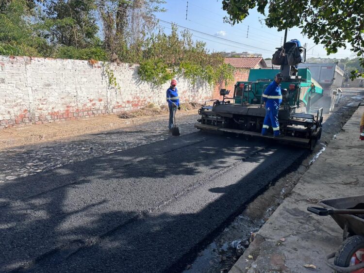 Pavimentação de ruas do bairro Ilhotas (Foto: Reprodução)