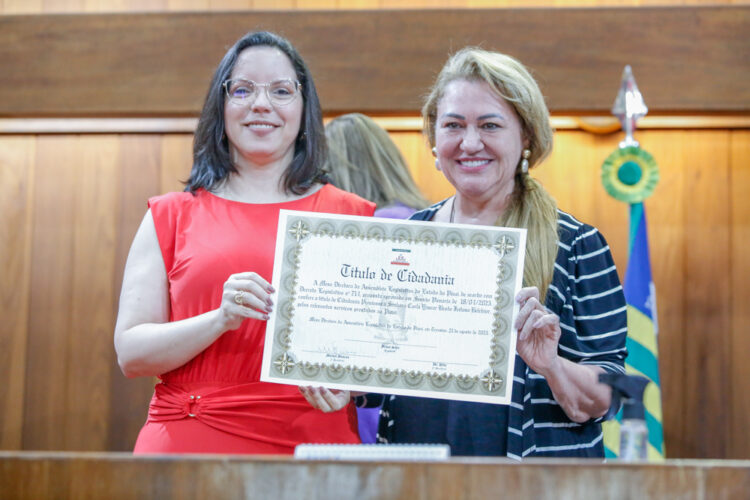 Carla Yáscar recebe Título de Cidadania Piauiense (Foto: Reprodução)