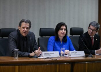 Ministros Haddad e Simone Tebet e o líder do governo no Congresso, Randolfe Rodrigues (Foto: Reprodução)