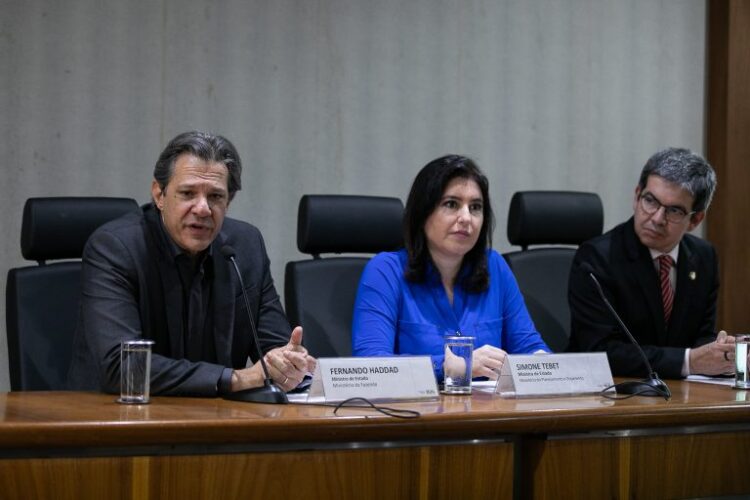 Ministros Haddad e Simone Tebet e o líder do governo no Congresso, Randolfe Rodrigues (Foto: Reprodução)