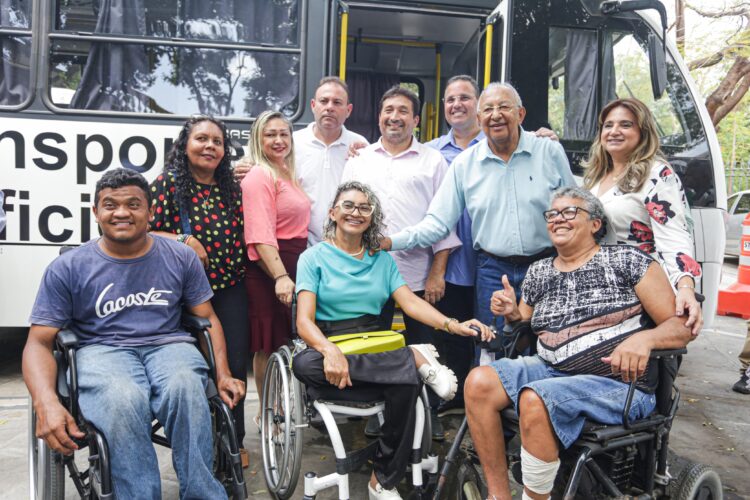 Dr. Pessoa entrega três novos veículos (Foto: Reprodução)