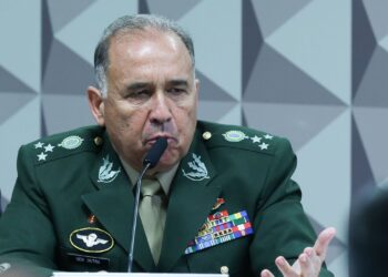 General Dutra nega negligência na retirada de acampamento do QG (Foto: Reprodução)