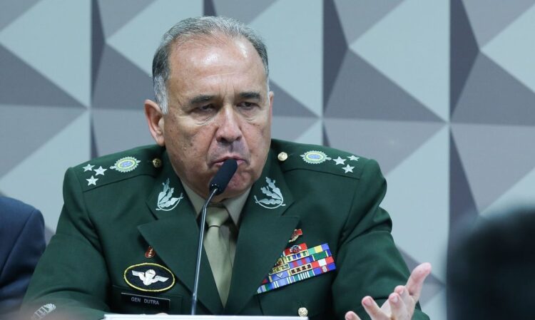 General Dutra nega negligência na retirada de acampamento do QG (Foto: Reprodução)