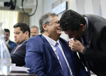 O ministro da Justiça, Flávio Dino, e o senador Sergio Moro (União-PR)| Foto: Pedro França/Agência Senado