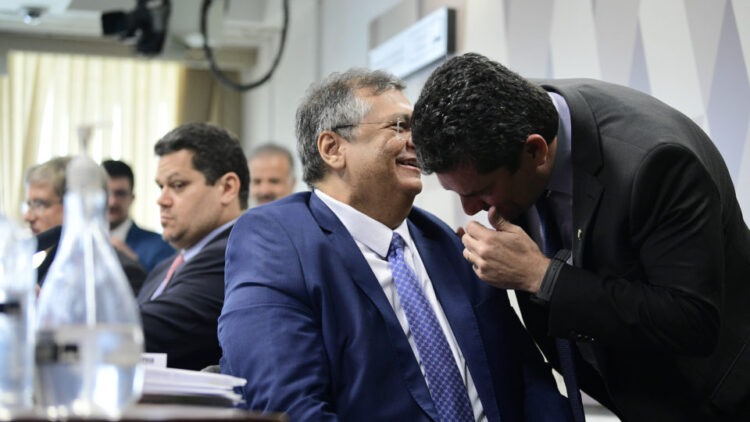 O ministro da Justiça, Flávio Dino, e o senador Sergio Moro (União-PR)| Foto: Pedro França/Agência Senado