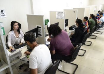 Foto: Reprodução/ Atendimento na Defensoria Pública do Estado do Piauí (Foto: Lázaro lemos)