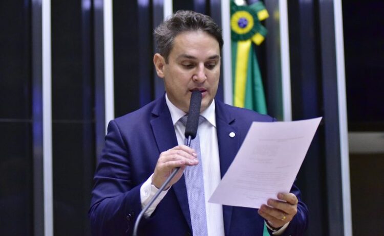 Zucco recomendou a aprovação da proposta, com mudanças | Foto: Zeca Ribeiro/Câmara dos Deputados