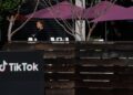 Governo processa TikTok por tratamento irregular de dados de crianças
(Foto: REUTERS/Mike Blake/Proibida reprodução)