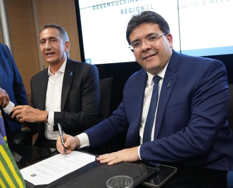 Rafael Fonteles e ministro Waldez Góes assinam Ordem de Serviço para construção da Barragem Nova Algodões no Piauí (Foto: Governo do Piauí)